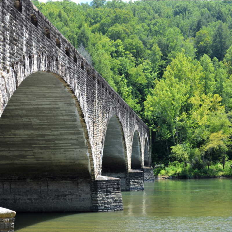 stone bridge that crosses the Cumberland River